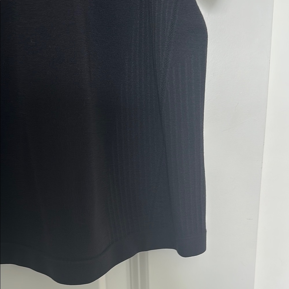 All in Motion Black Relaxed Workout Tee - Picture 4 of 4